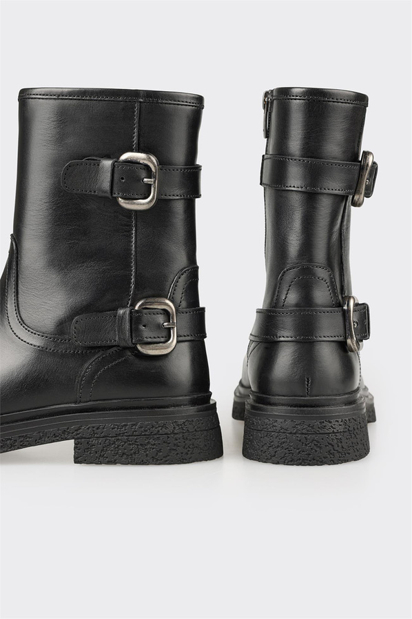 Siyah Deri Kadın Günlük Bot