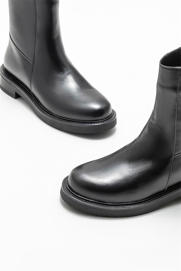 Siyah deri kadın bot, günlük kullanım için - Elle Shoes