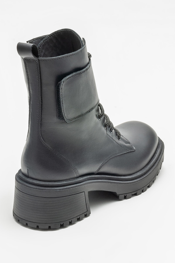 Siyah deri kadın bot, günlük kullanım için - Elle Shoes