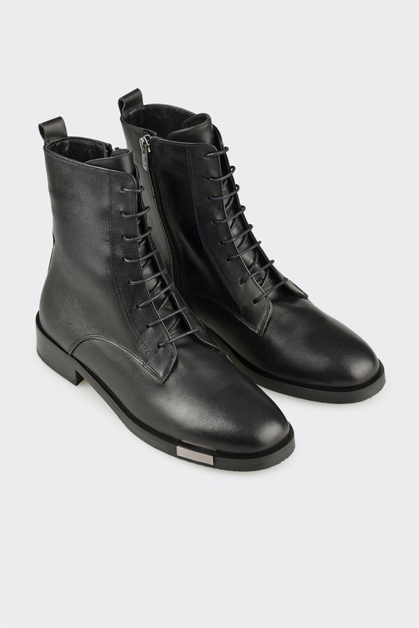 Siyah Deri Kadın Günlük Bot