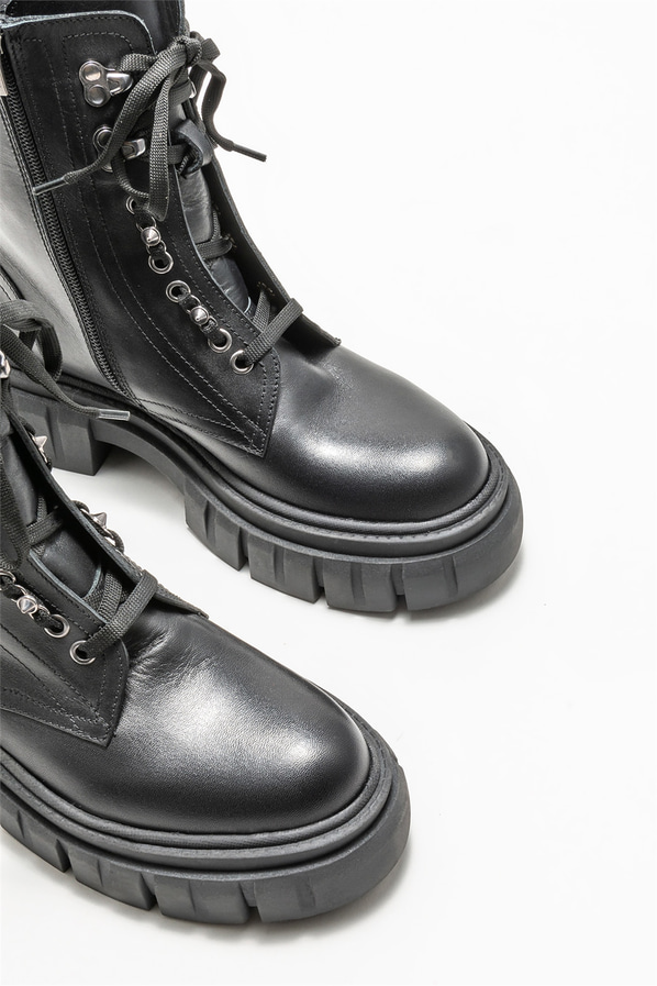 Siyah deri kadın bot, günlük kullanım için - Elle Shoes