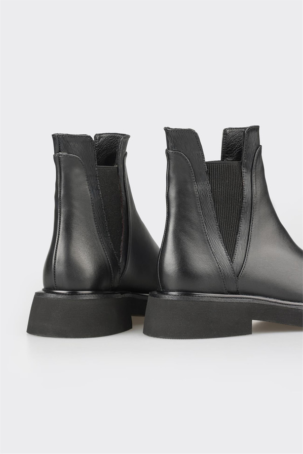 Siyah deri kadın bot, günlük kullanım için - Elle Shoes