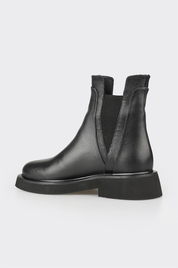 Siyah deri kadın bot, günlük kullanım için - Elle Shoes