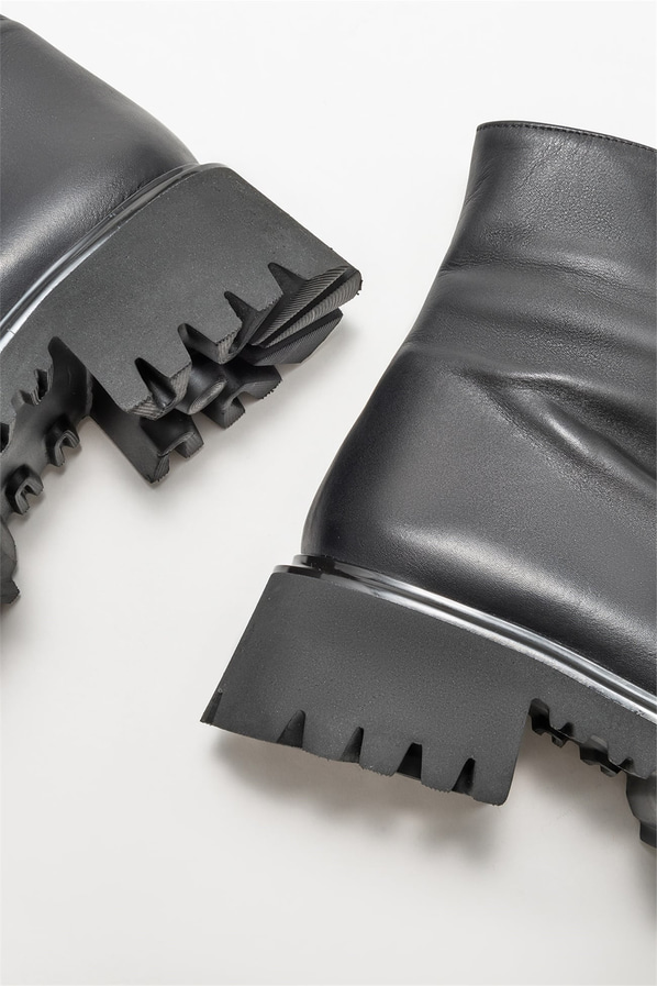 Siyah deri kadın bot, günlük kullanım için - Elle Shoes