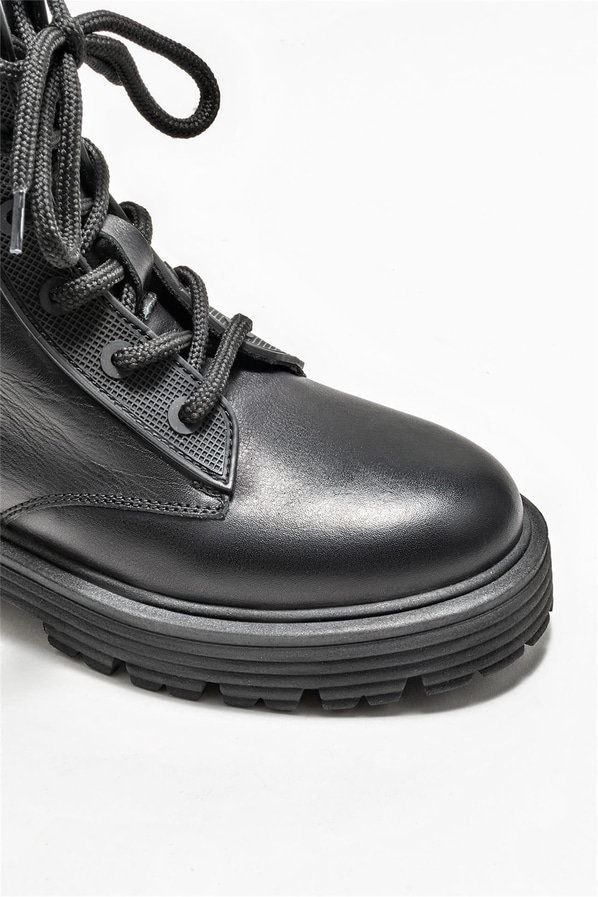 Siyah deri kadın bot, günlük kullanım için - Elle Shoes