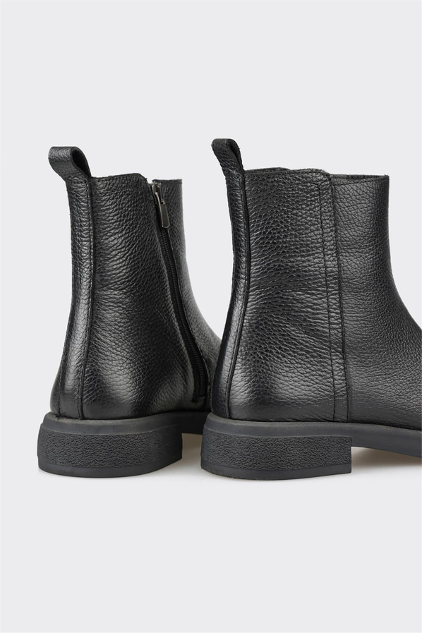 Siyah deri kalın tabanlı kadın bot, günlük kullanım için - Elle Shoes