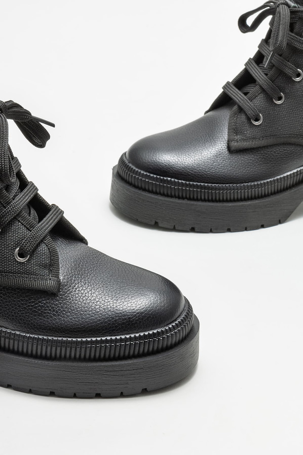 Siyah deri kadın bot, günlük kullanım için - Elle Shoes