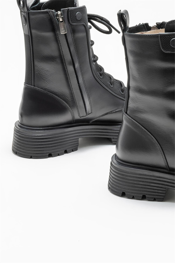 Siyah deri kadın günlük bot, günlük kullanım için - Elle Shoes
