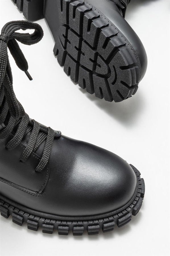 Siyah deri kadın günlük bot, rahat kullanım için - Elle Shoes