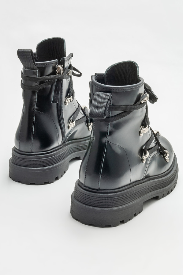 Siyah deri kadın bot, günlük kullanım için - Elle Shoes