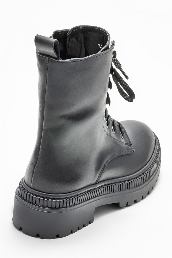 Siyah deri kadın bot, günlük kullanım için - Elle Shoes