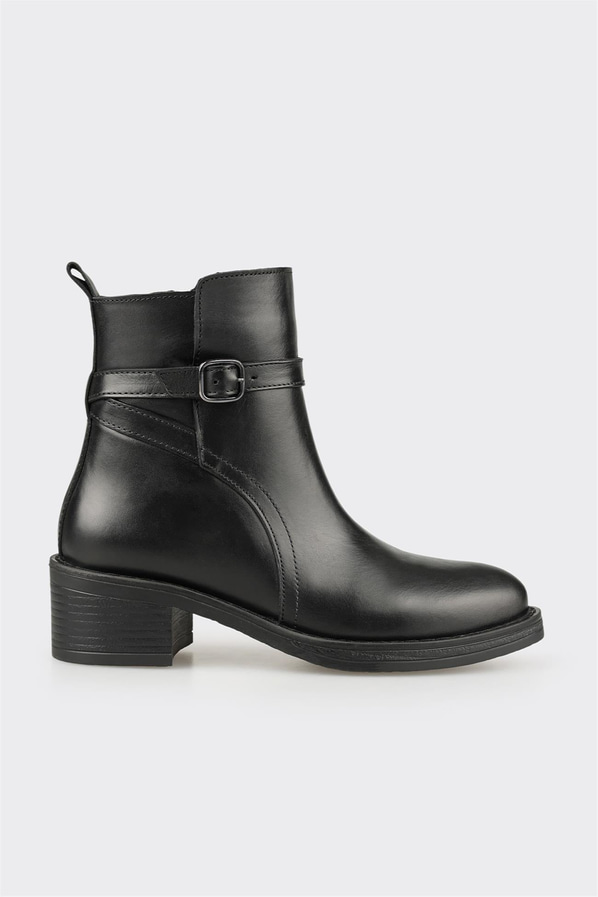 Siyah deri bantlı kadın bot, rahat kullanım için - Elle Shoes