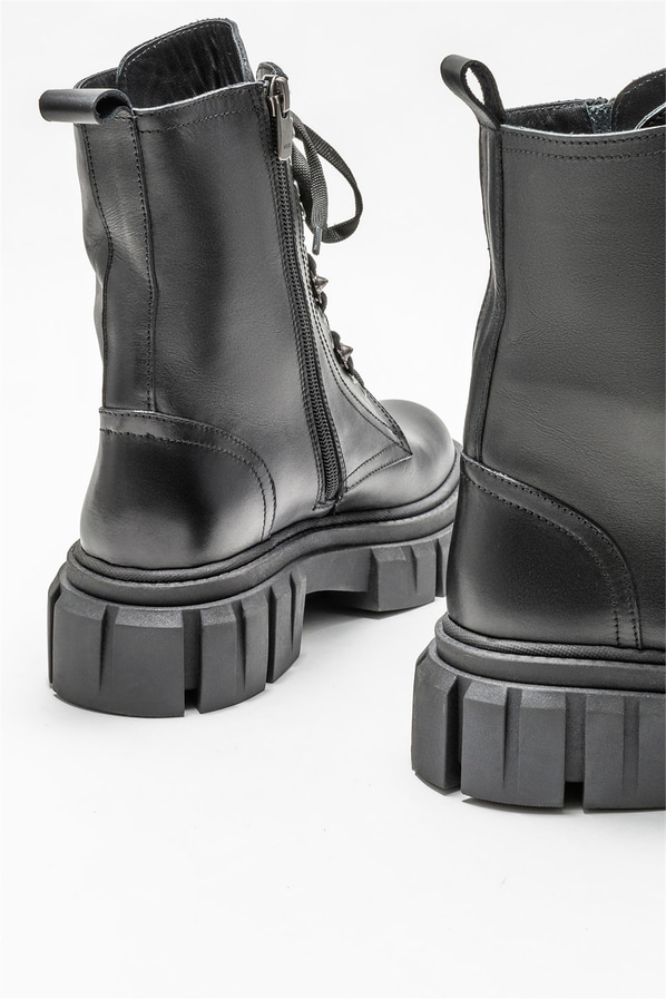 Siyah deri kadın bot, günlük kullanım için - Elle Shoes