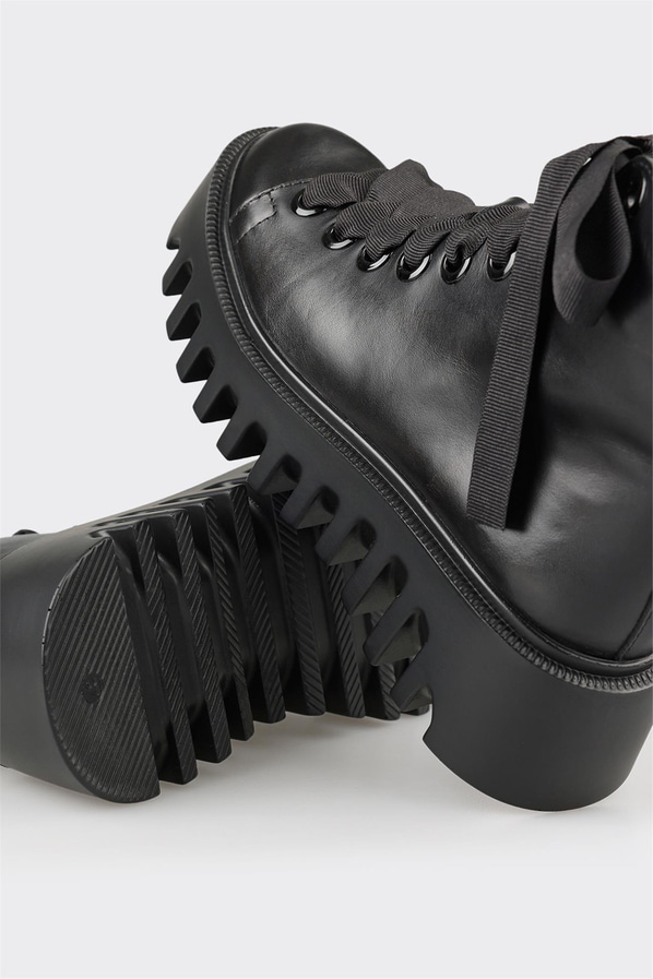Siyah deri kadın bot, günlük kullanım için - Elle Shoes
