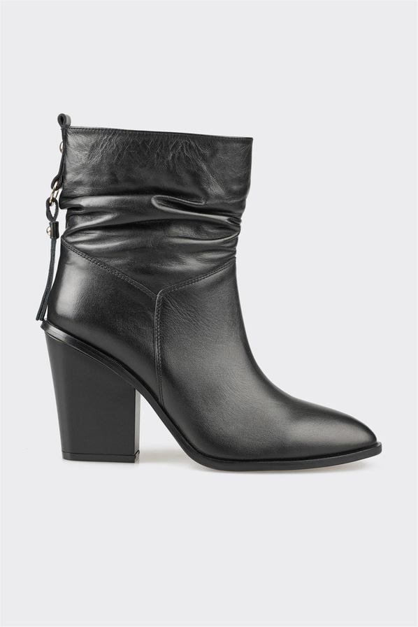 Siyah deri kadın bot, günlük kullanım için - Elle Shoes
