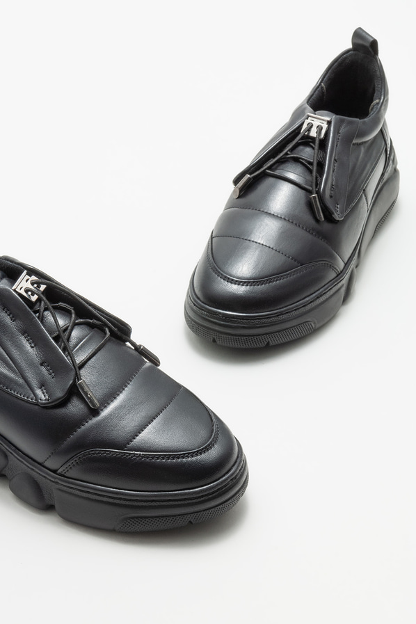 Siyah deri düz kadın ayakkabı, günlük kullanım için - Elle Shoes