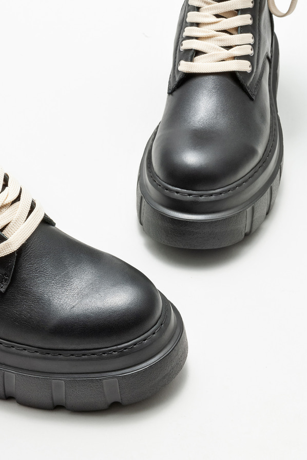 Siyah deri düz kadın bot, günlük kullanım için - Elle Shoes