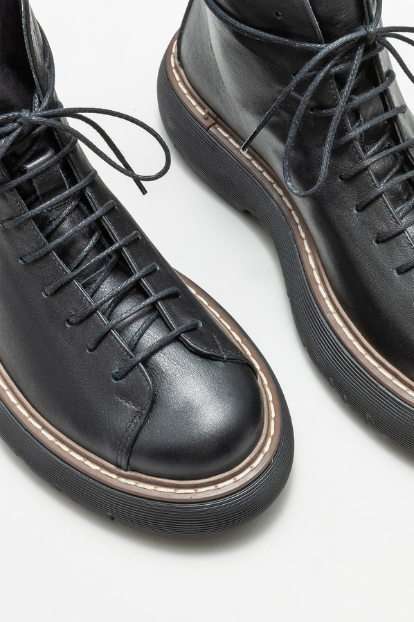Siyah deri düz kadın bot, günlük kullanım için - Elle Shoes
