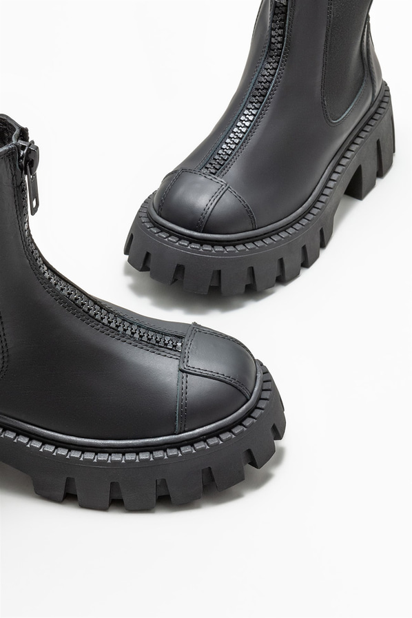 Siyah deri düz kadın bot, günlük kullanım için - Elle Shoes