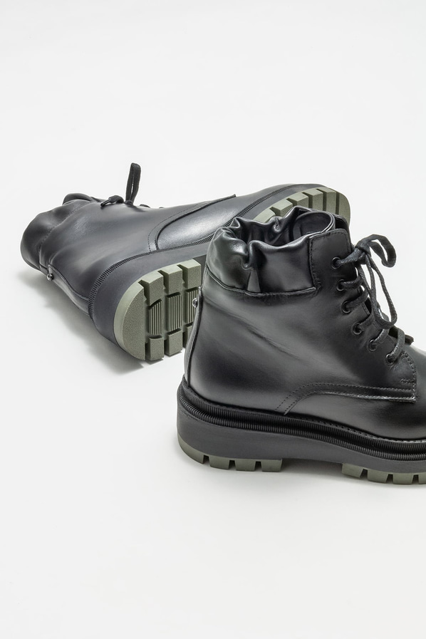 Siyah deri düz kadın bot, günlük kullanım için - Elle Shoes
