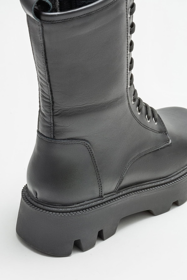 Siyah deri düz kadın bot, günlük kullanım için - Elle Shoes