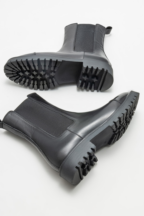 Siyah deri düz kadın bot, günlük kullanım için - Elle Shoes