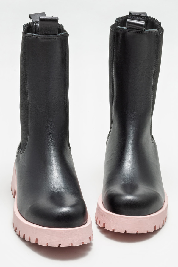 Siyah deri düz kadın bot, günlük kullanım için - Elle Shoes