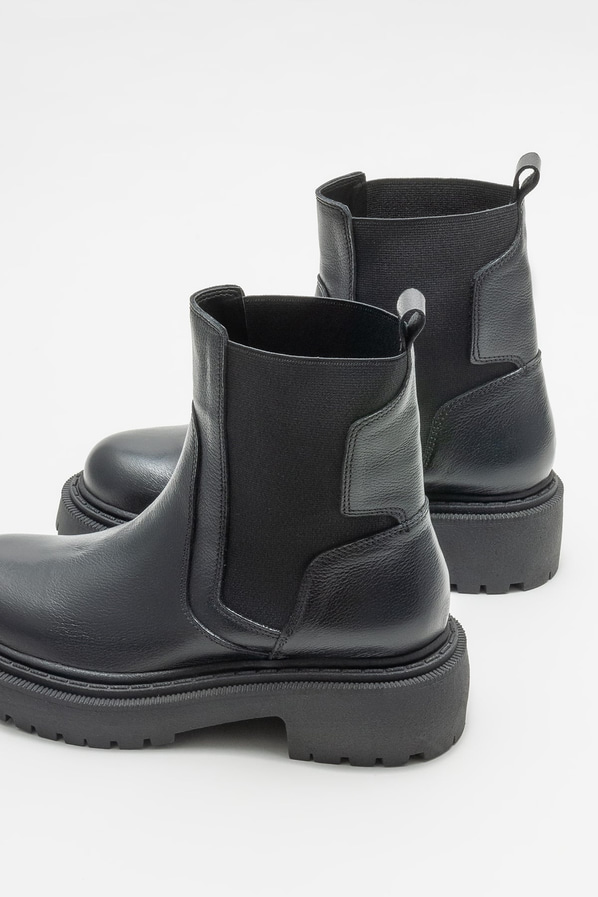 Siyah deri düz kadın bot, günlük kullanım için - Elle Shoes