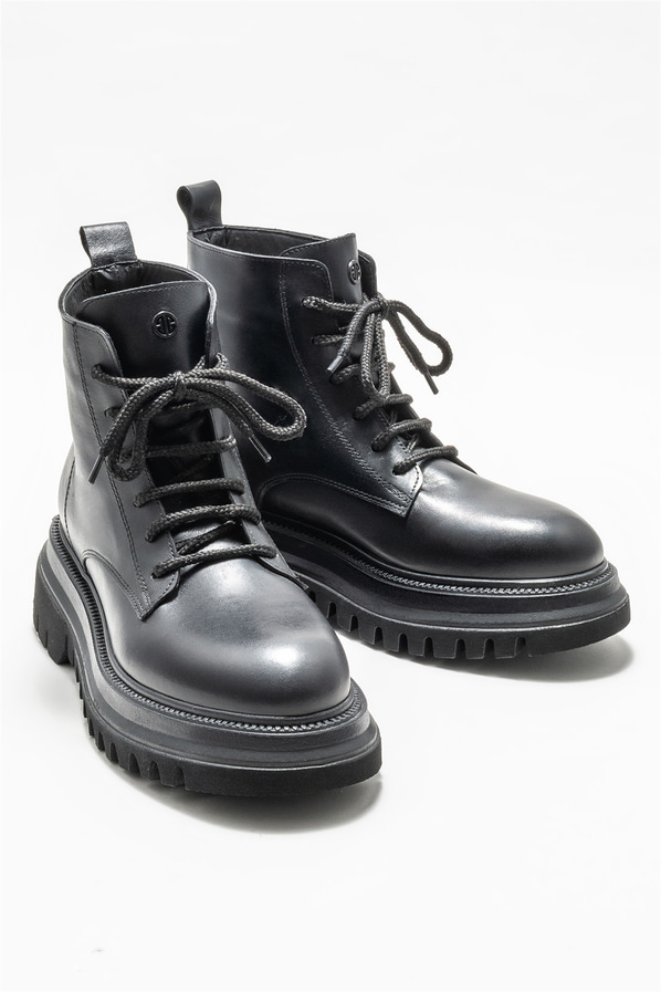 Siyah deri düz kadın bot, günlük kullanım için - Elle Shoes