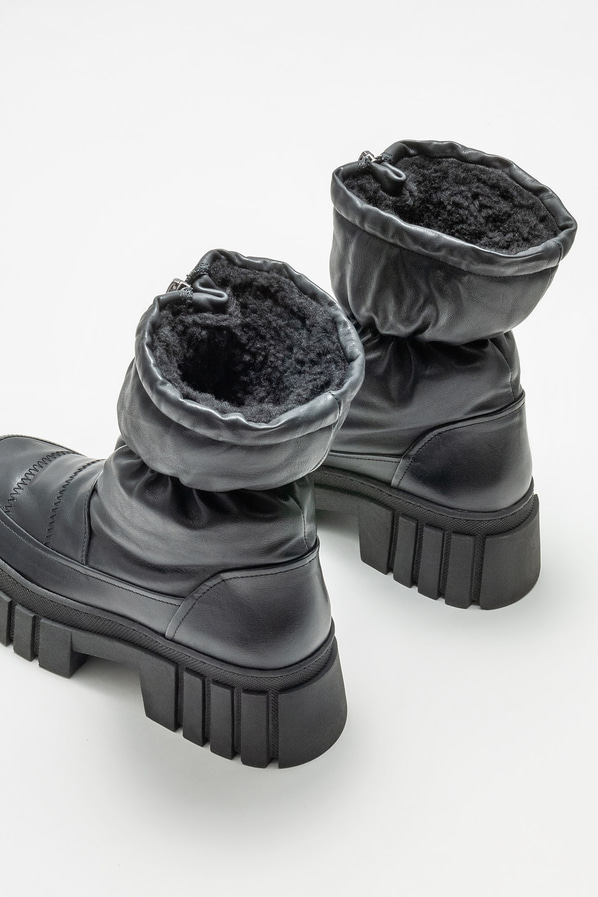 Siyah deri düz kadın bot, günlük kullanım için - Elle Shoes