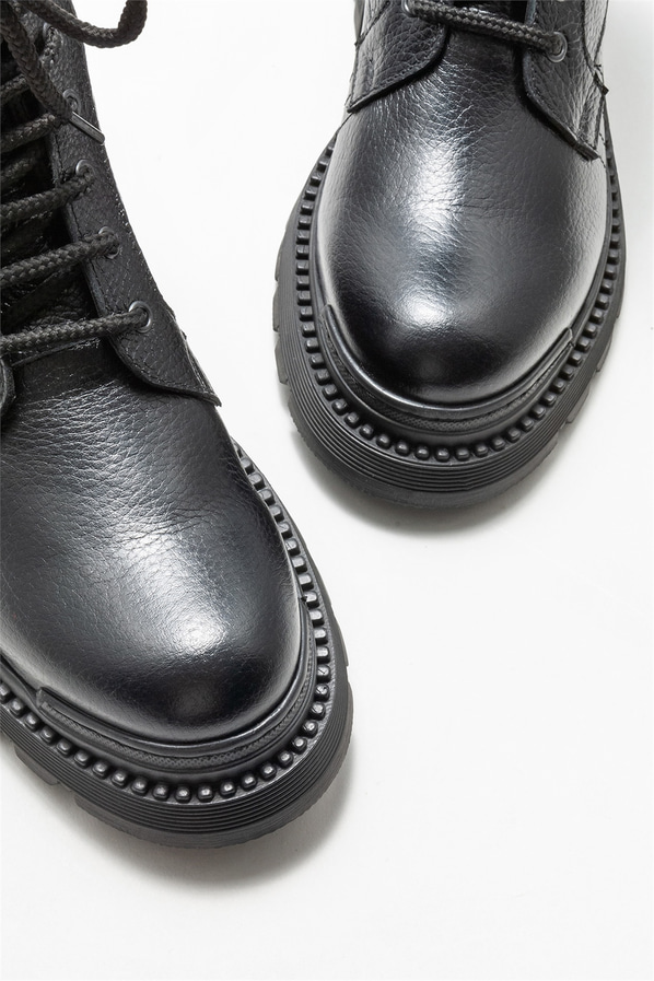 Siyah deri düz kadın bot, günlük kullanım için - Elle Shoes