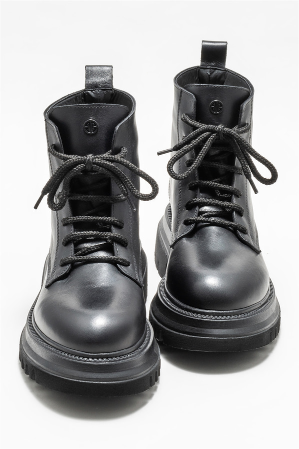 Siyah deri düz kadın bot, günlük kullanım için - Elle Shoes