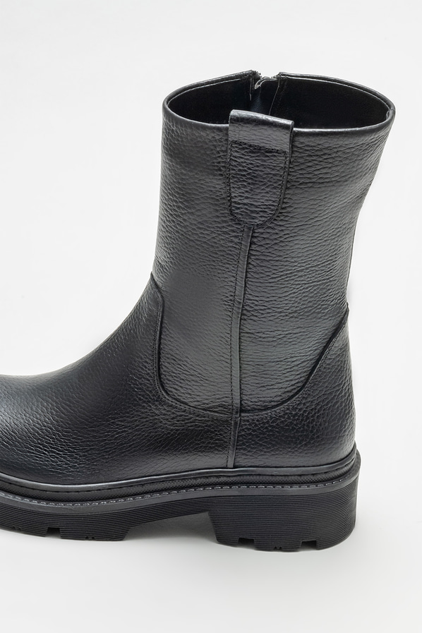 Siyah deri düz kadın bot, günlük kullanım için - Elle Shoes