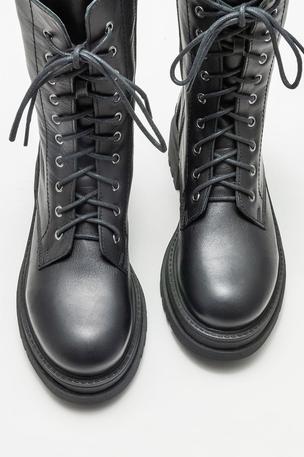 Siyah deri düz kadın bot, günlük kullanım için - Elle Shoes