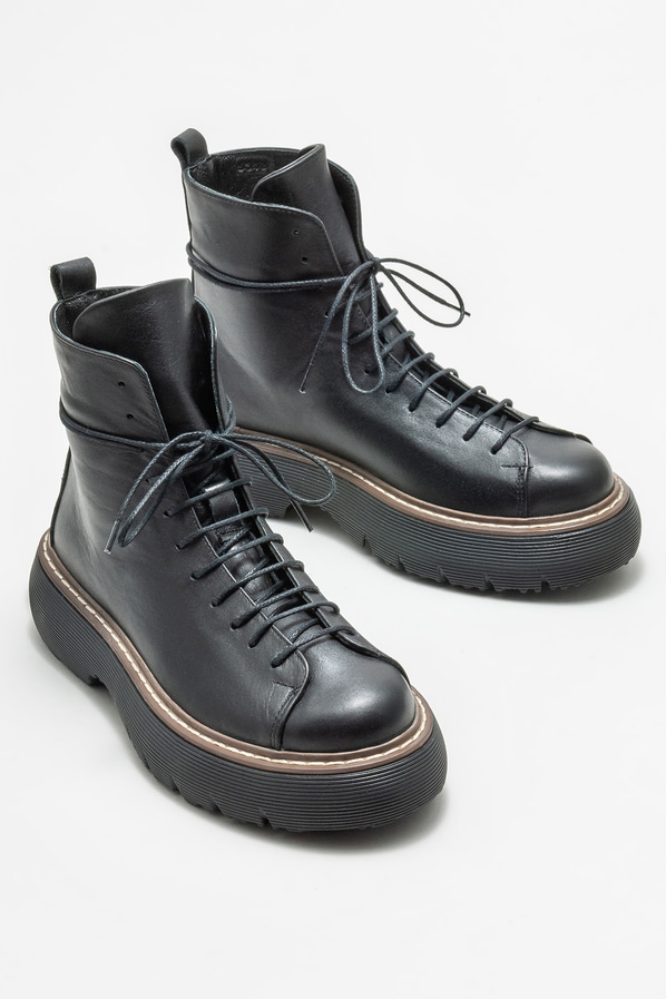Siyah deri düz kadın bot, günlük kullanım için - Elle Shoes
