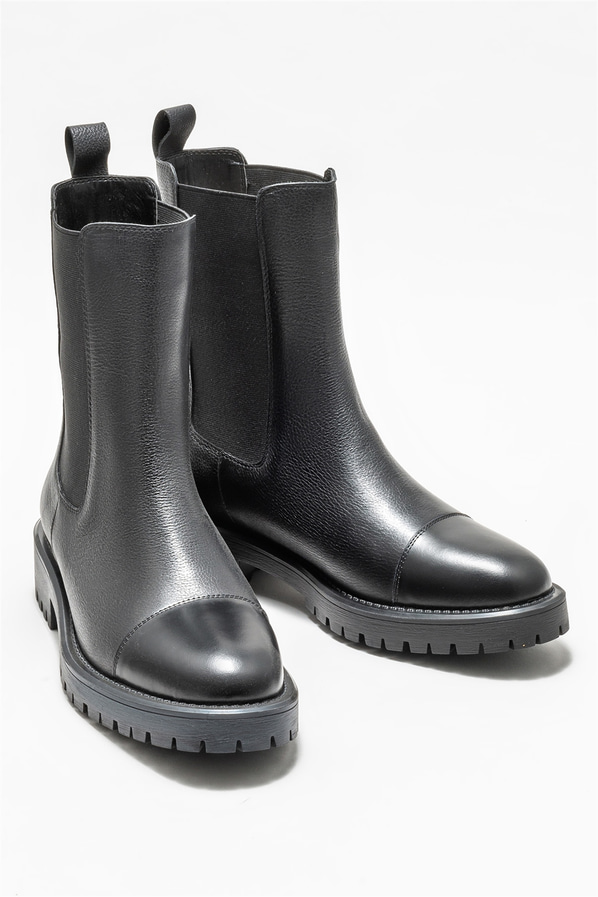 Siyah deri düz kadın bot, günlük kullanım için - Elle Shoes