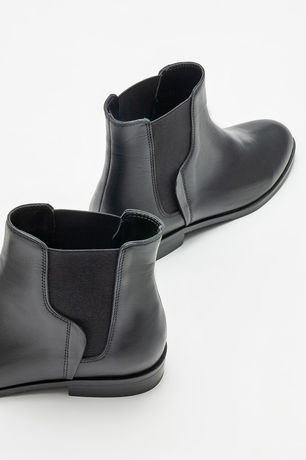 Siyah deri düz kadın bot, günlük kullanım için - Elle Shoes