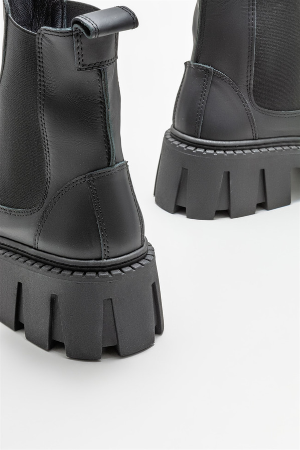 Siyah deri düz kadın bot, günlük kullanım için - Elle Shoes