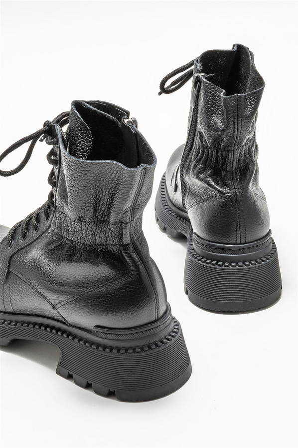 Siyah deri düz kadın bot, günlük kullanım için - Elle Shoes