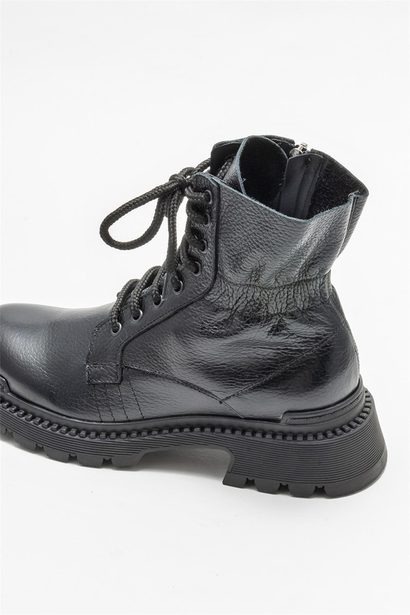 Siyah deri düz kadın bot, günlük kullanım için - Elle Shoes