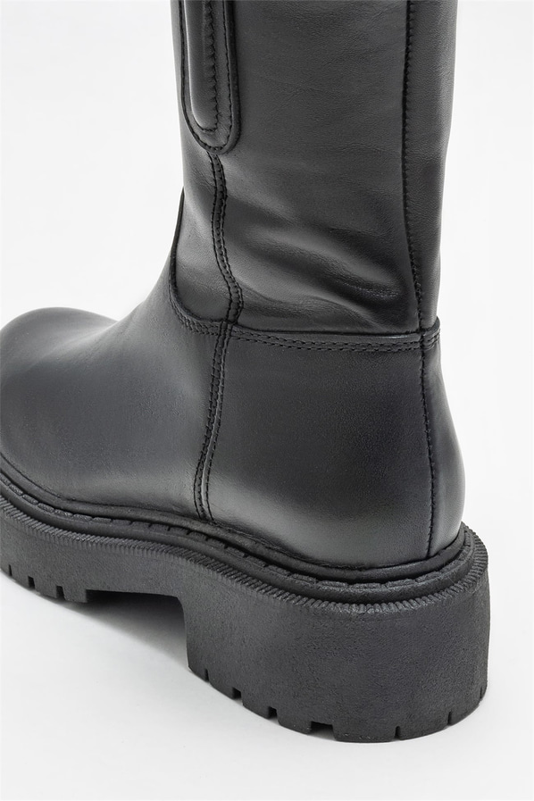 Siyah deri düz kadın bot, günlük kullanım için - Elle Shoes
