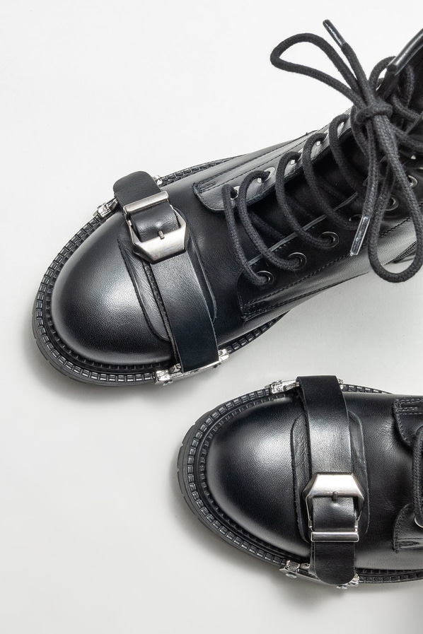 Siyah deri düz kadın bot, günlük kullanım için - Elle Shoes