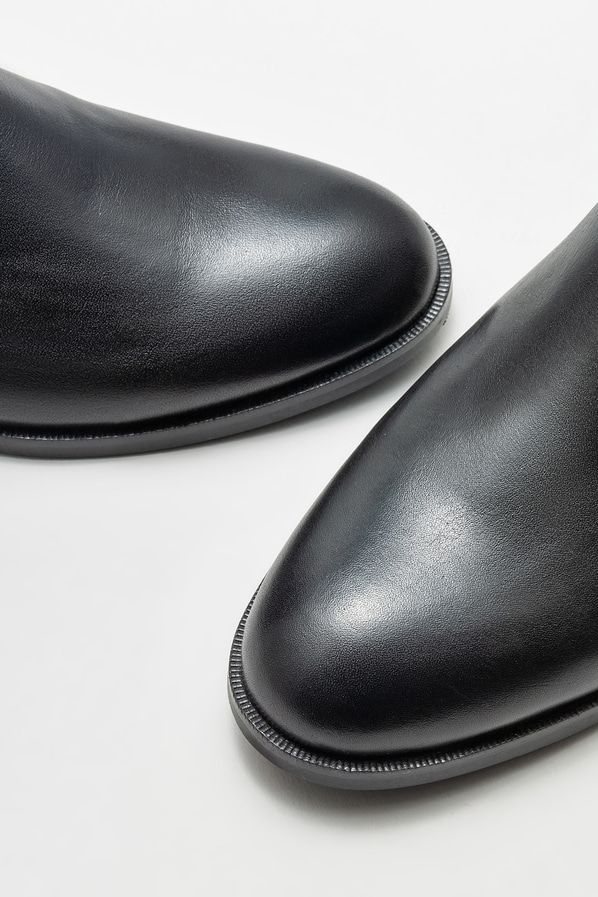 Siyah deri düz kadın bot, günlük kullanım için - Elle Shoes