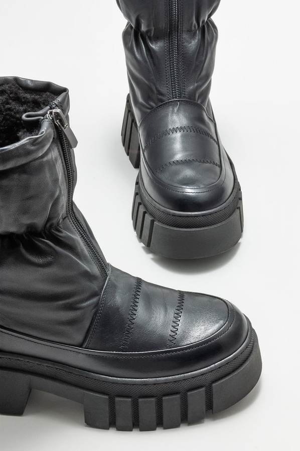 Siyah deri düz kadın bot, günlük kullanım için - Elle Shoes