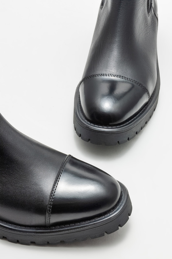 Siyah deri düz kadın bot, günlük kullanım için - Elle Shoes