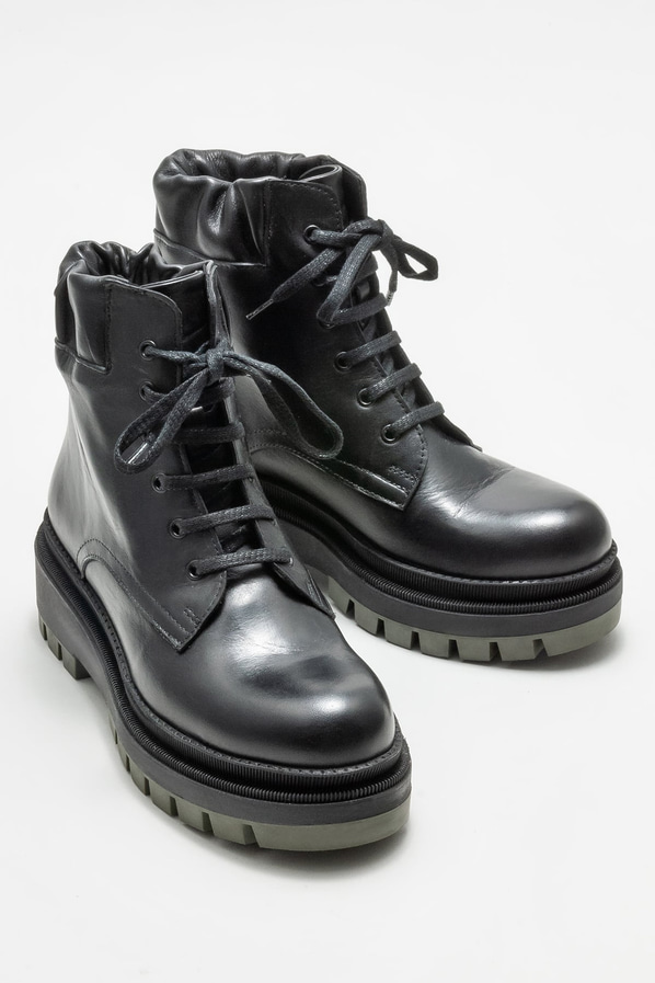 Siyah deri düz kadın bot, günlük kullanım için - Elle Shoes