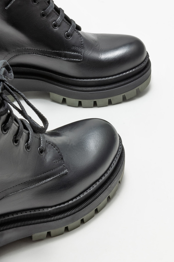 Siyah deri düz kadın bot, günlük kullanım için - Elle Shoes