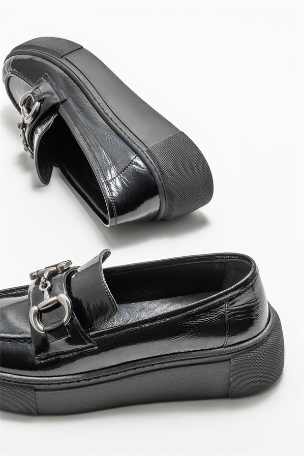 Siyah deri kadın loafer, günlük kullanım için - Elle Shoes