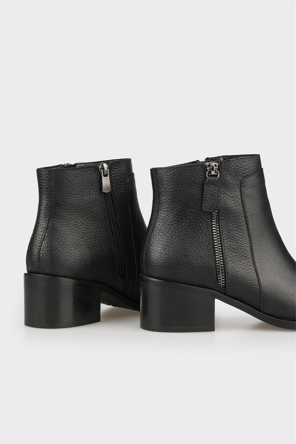 Siyah Deri Kadın Klasik Bot