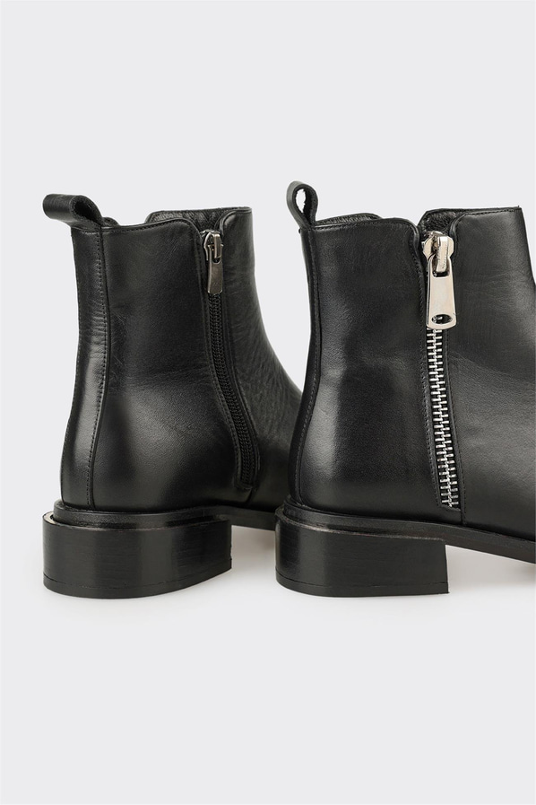 Siyah Deri Kadın Klasik Bot